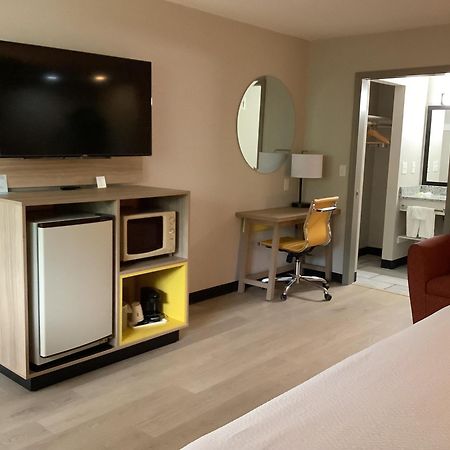 Days Inn By Wyndham Kingdom City Luaran gambar