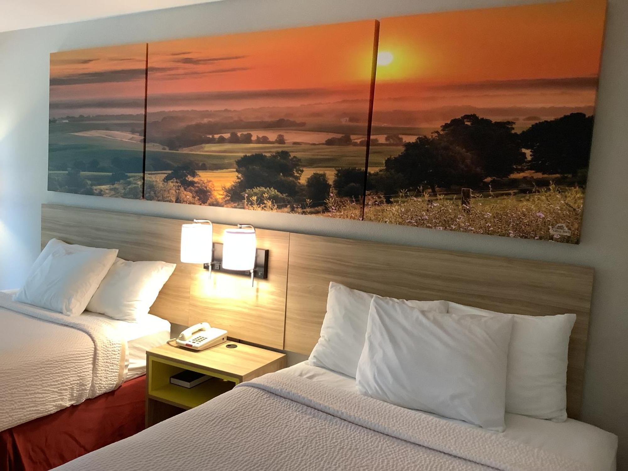 Days Inn By Wyndham Kingdom City Luaran gambar