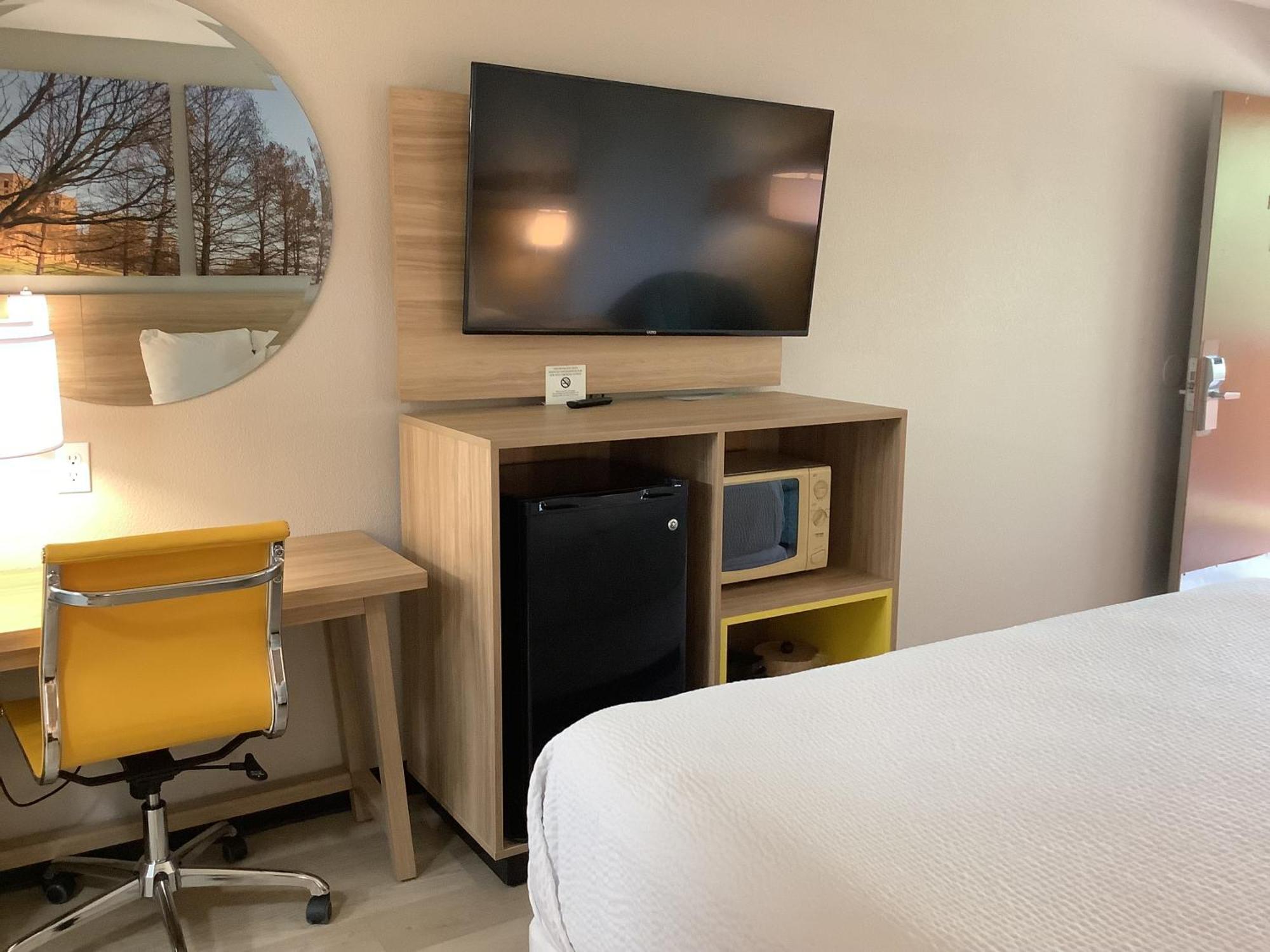 Days Inn By Wyndham Kingdom City Luaran gambar