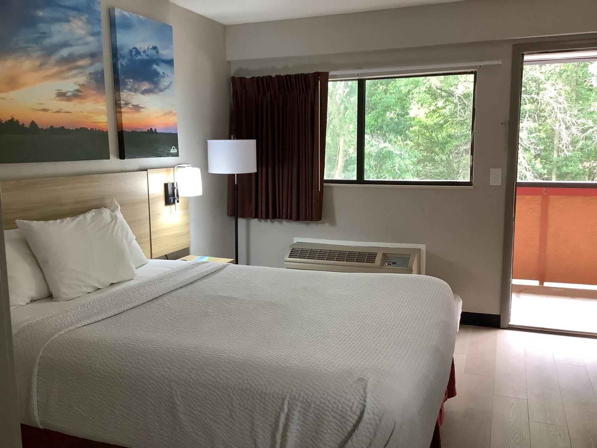 Days Inn By Wyndham Kingdom City Luaran gambar