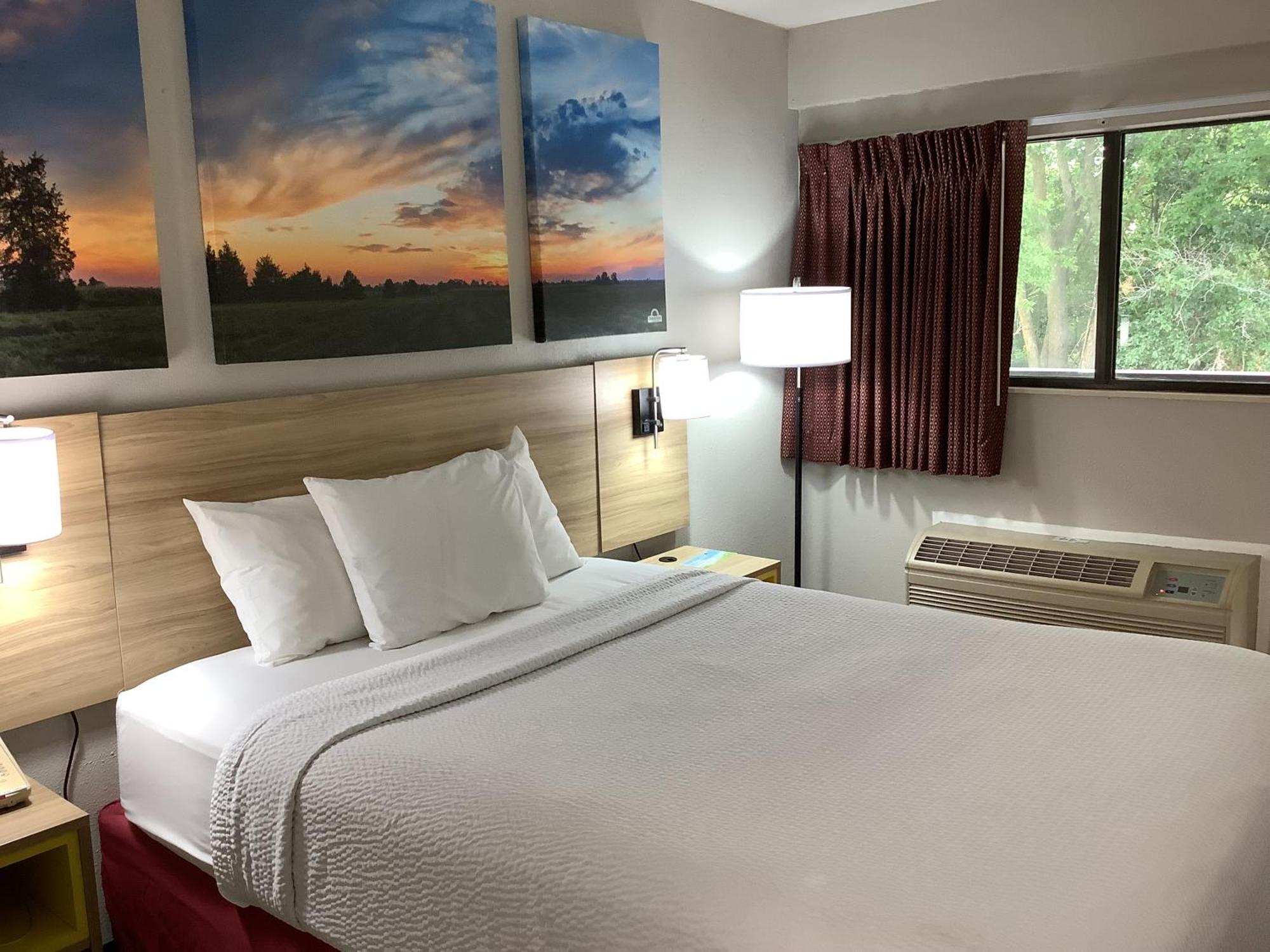 Days Inn By Wyndham Kingdom City Luaran gambar