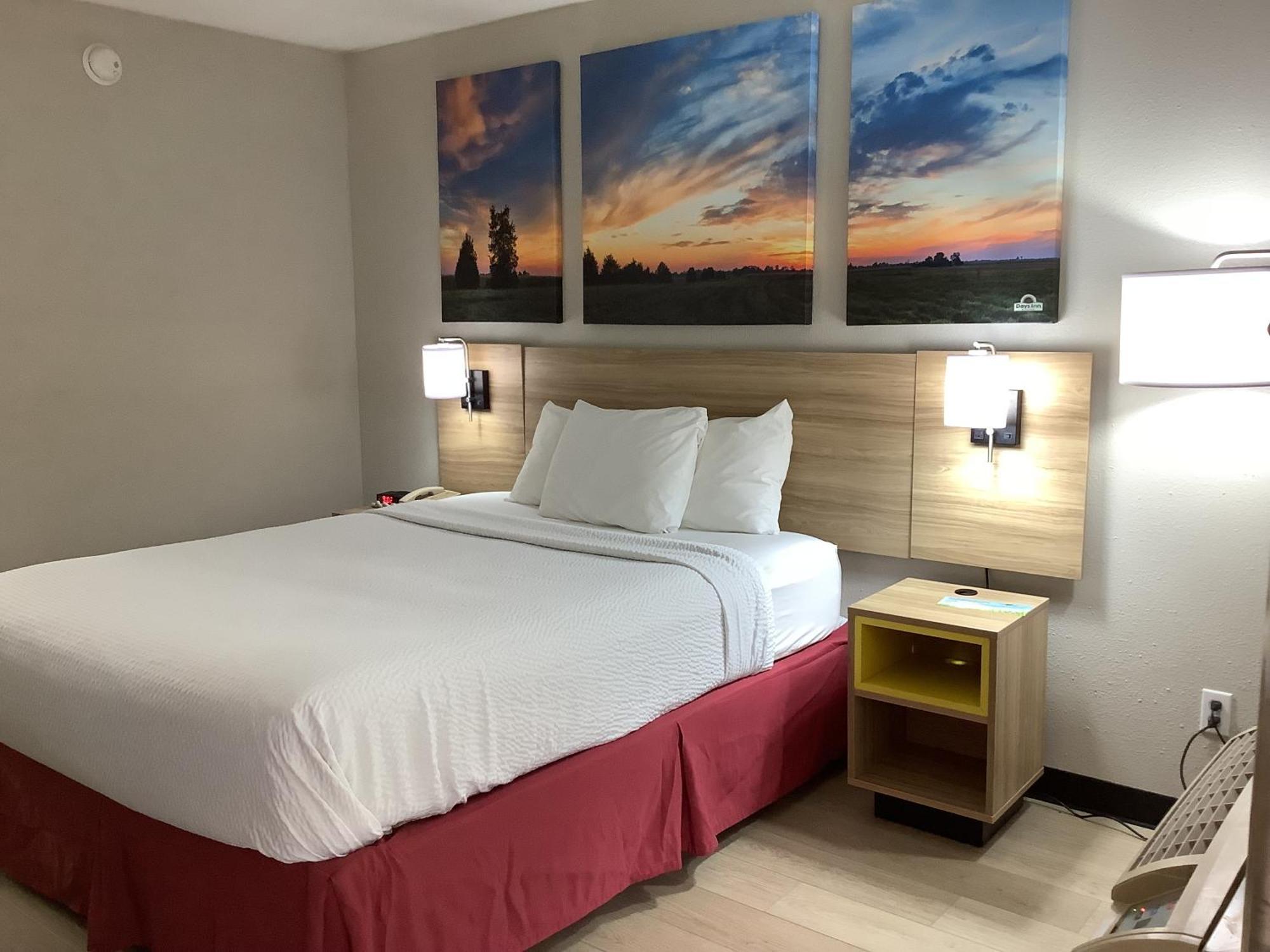 Days Inn By Wyndham Kingdom City Luaran gambar