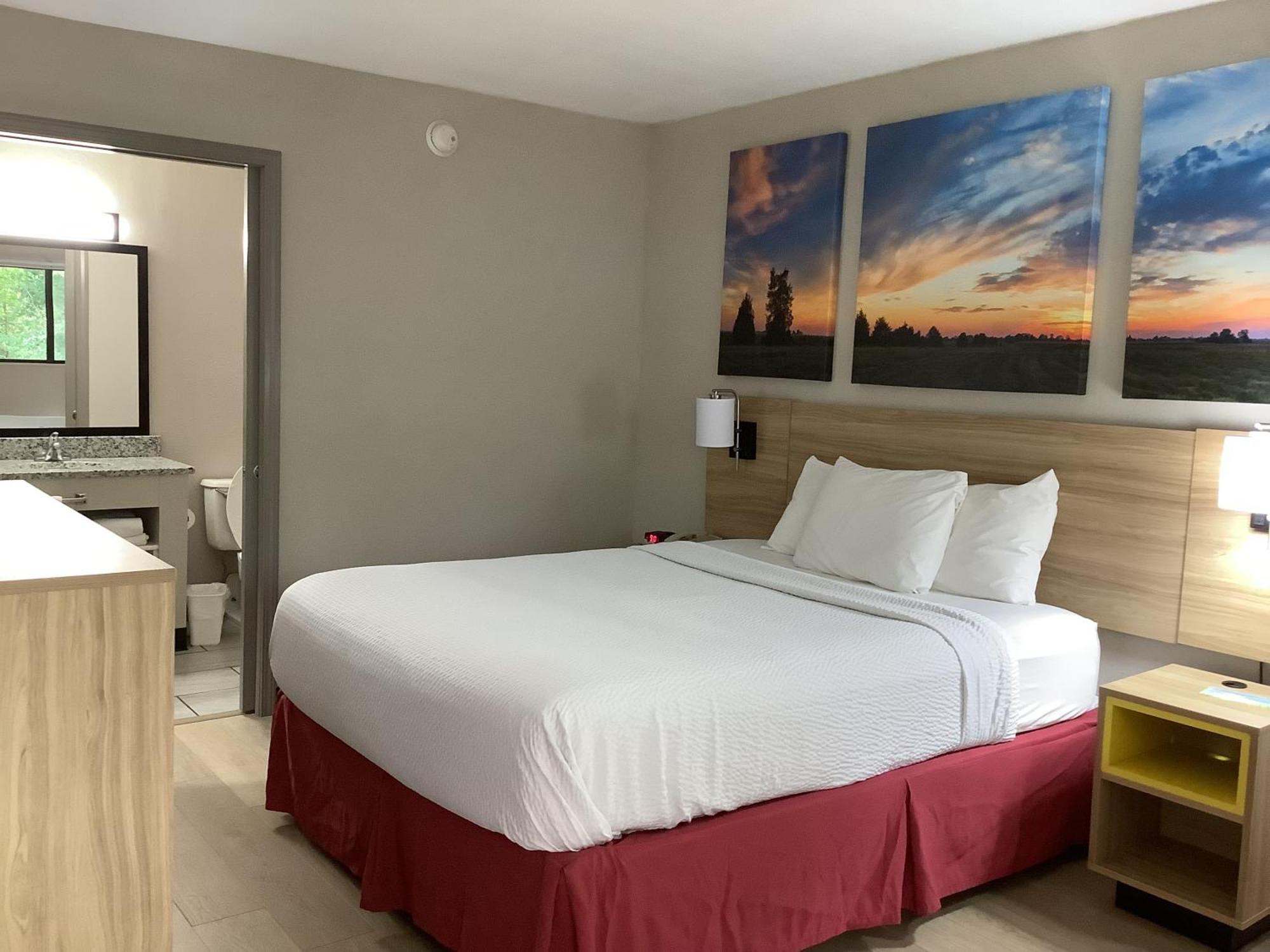 Days Inn By Wyndham Kingdom City Luaran gambar