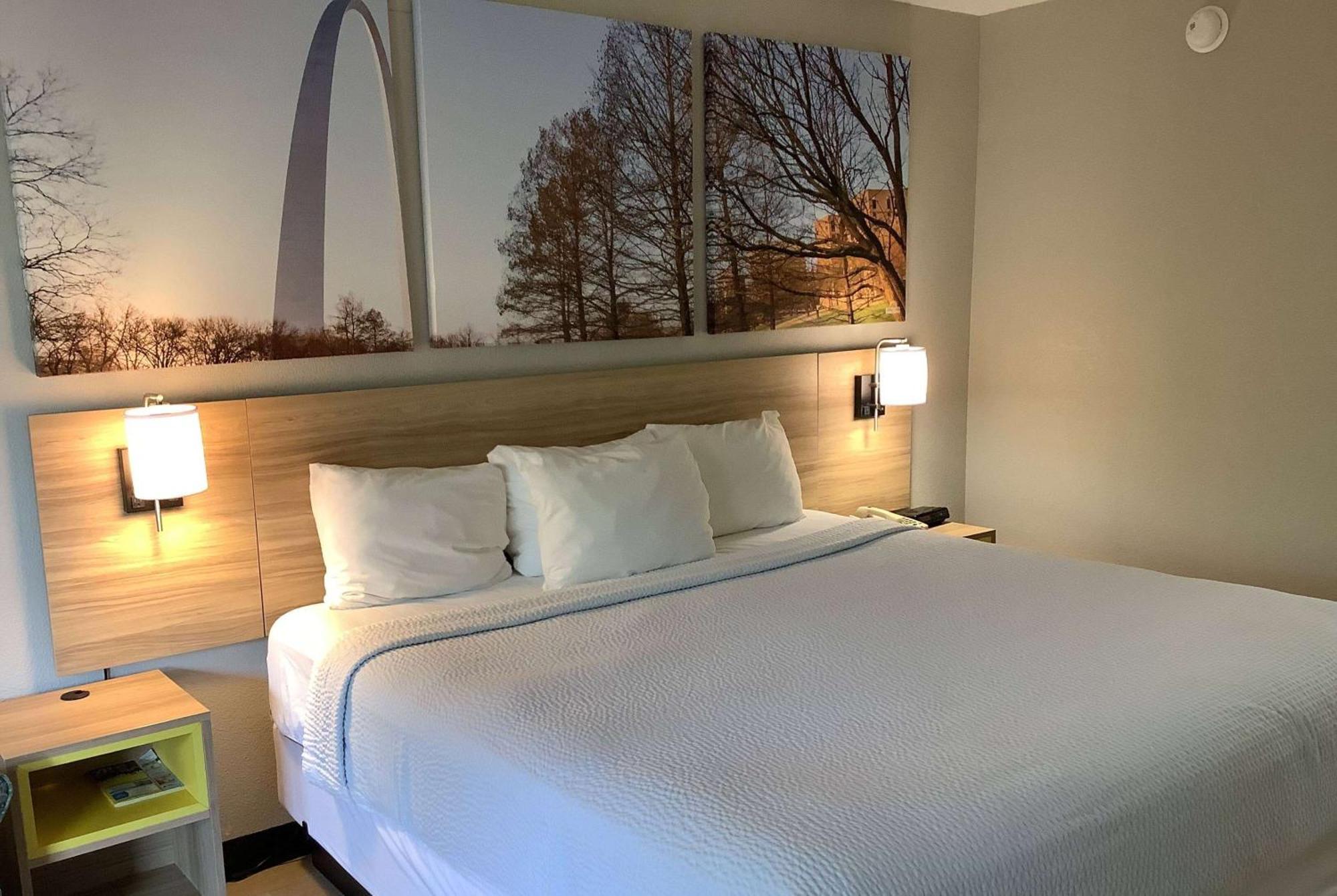 Days Inn By Wyndham Kingdom City Luaran gambar
