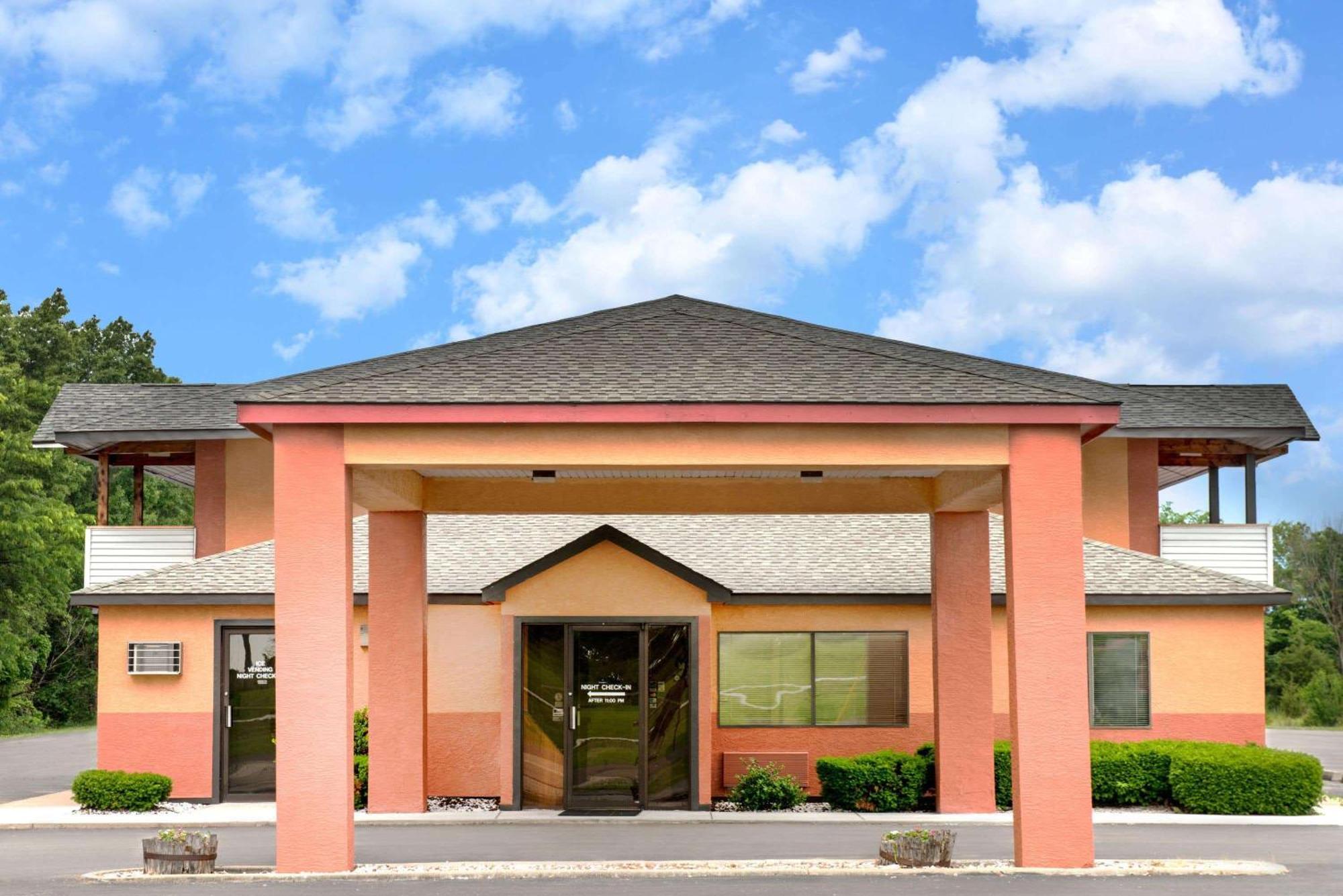 Days Inn By Wyndham Kingdom City Luaran gambar